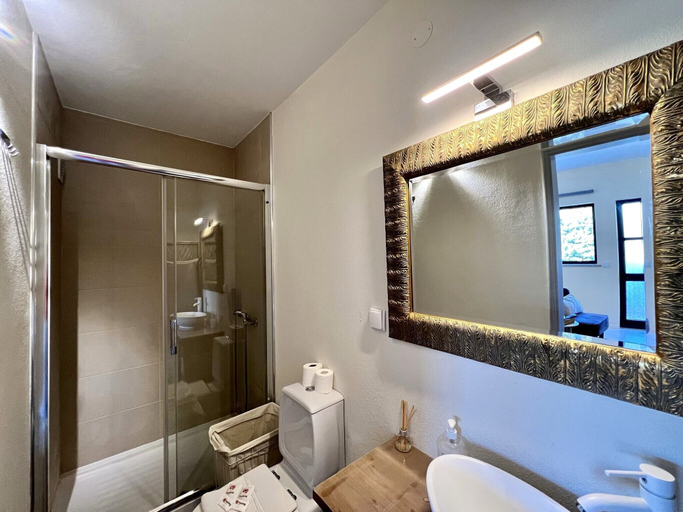 Bathroom 3, Faro Airport Flat 6 by Homing, Faro