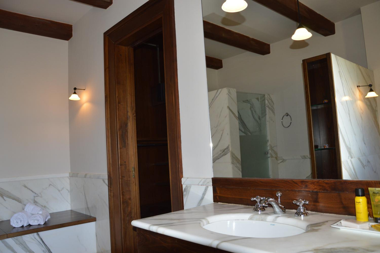 Bathroom 4, Casa Realia, Agrigento