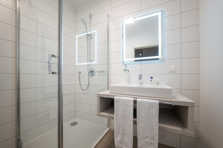 Bathroom 3, Tschardakenhof Appartements, Oberpullendorf