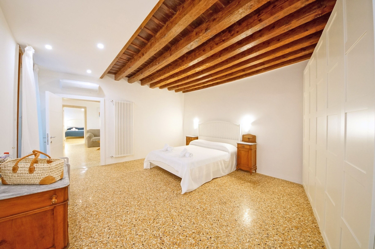 Others 3, DolceVita Apartments N. 479, Venezia