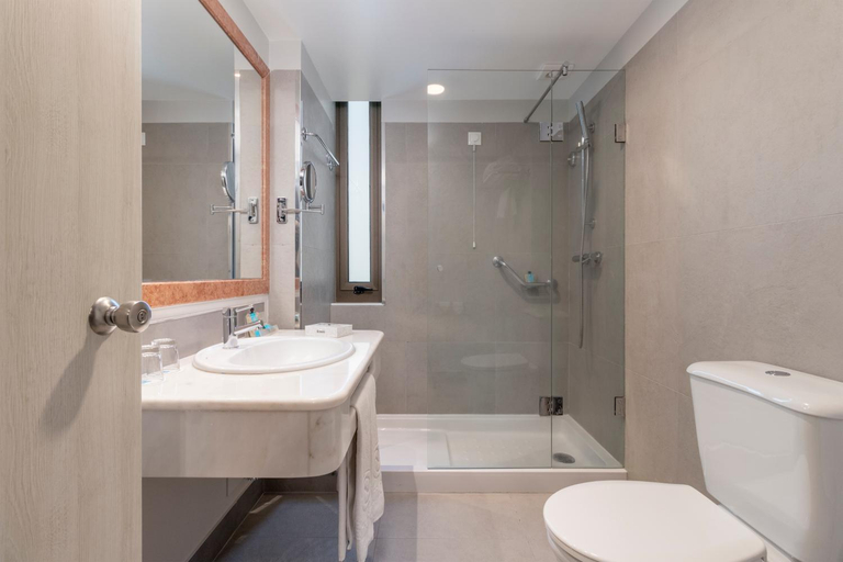 Bathroom 5, Enotel Magnólia, Funchal