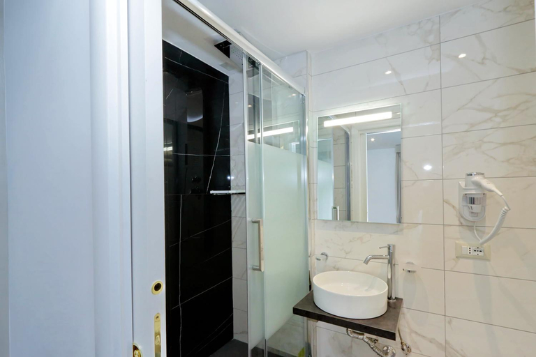 Bathroom 3, Relais Aquarium, Rome
