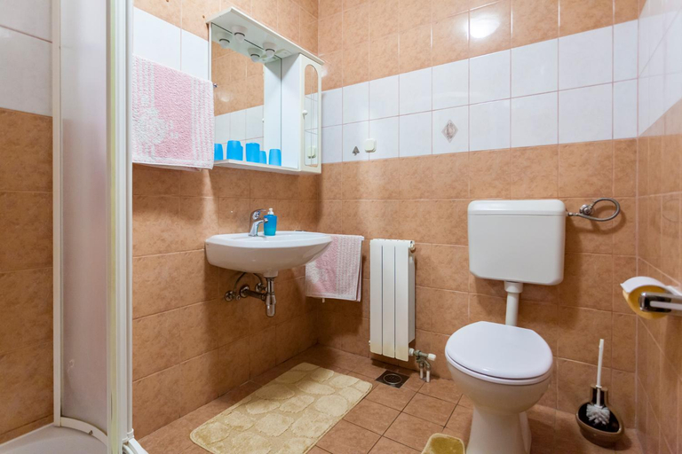 Bathroom 2, Apartments Belavic by El-Pi Tours, Malinska-Dubašnica