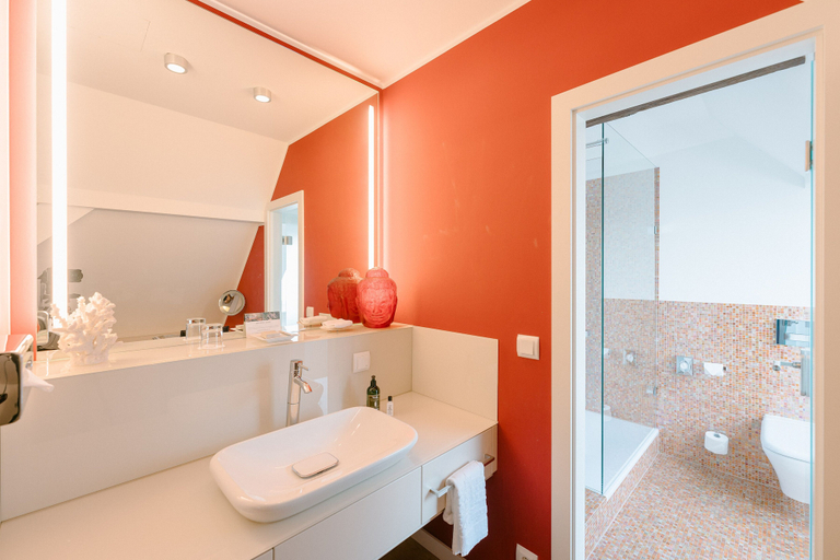 Bathroom 4, Schlosshotel Hugenpoet, Essen