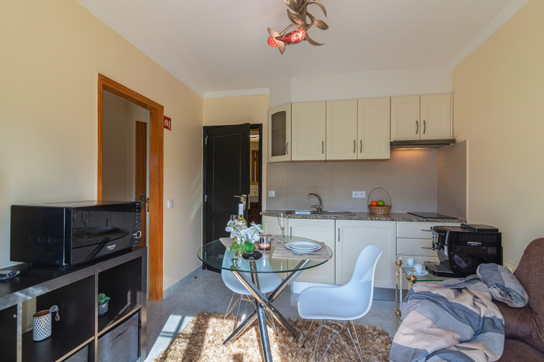 Others 5, Faro Airport Flat 4 by Homing, Faro