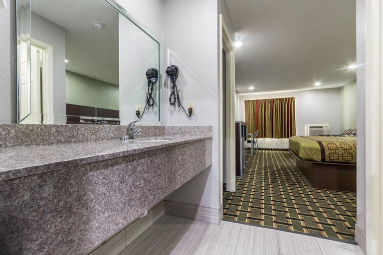 Bathroom 4, Scottish Inn and Suites Tomball, Houston