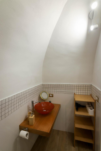 Bathroom 2, Casa Diaz, Napoli