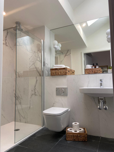 Bathroom 3, The Rooms at Firecastle