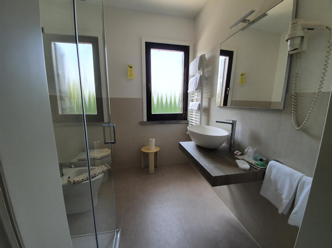 Bathroom 4