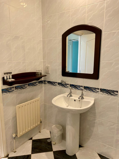 Bathroom 4, Twin Trees Hotel