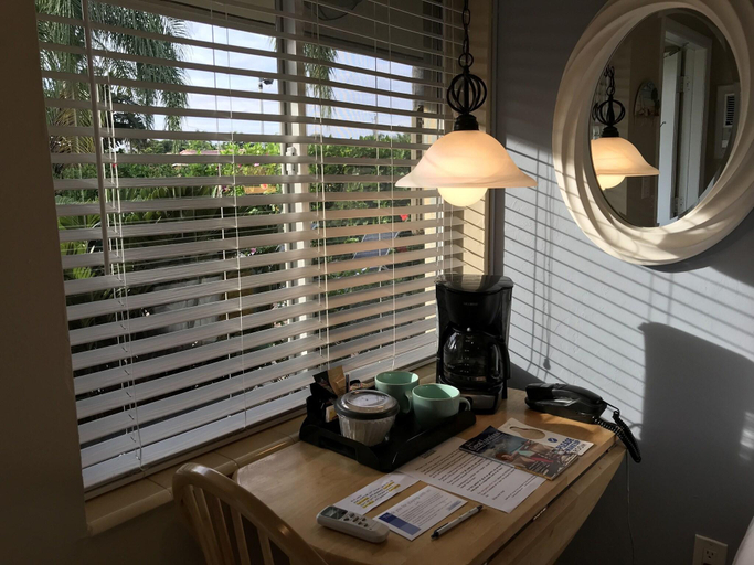 Others 5, Estoril Paradise Inn, Broward