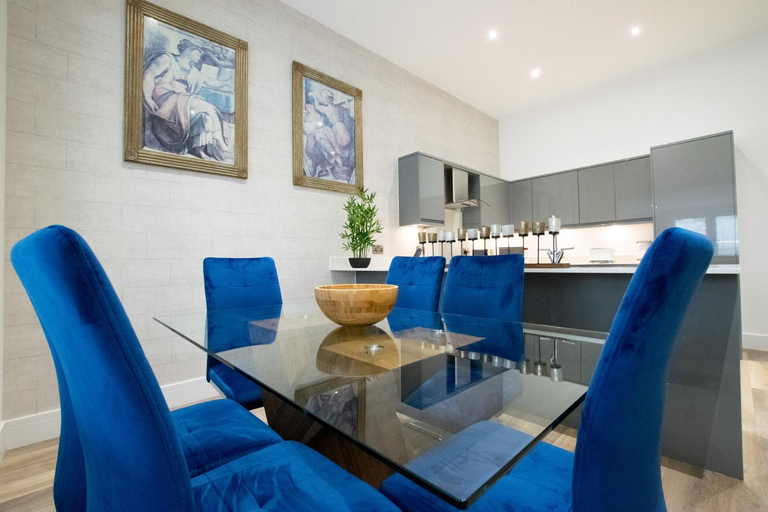 Food & Drinks 4, Rowan Tree Your Apartment, Bristol
