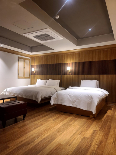 Bedroom 4, New Castle, Gyeyang