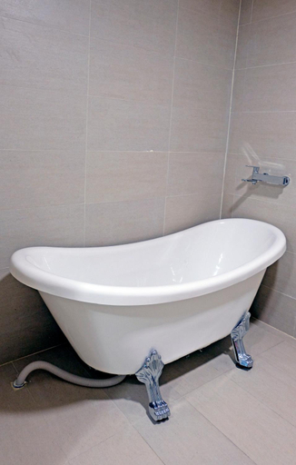 Bathroom 4, The Cheewin Hotel And Convention, Chum Phae