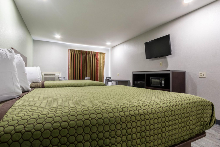 Bedroom 3, Scottish Inn and Suites Tomball, Houston