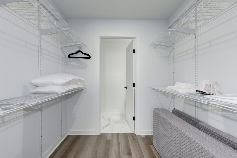 Bathroom 4, Arlington Modern Comfort Meets City Life, Arlington