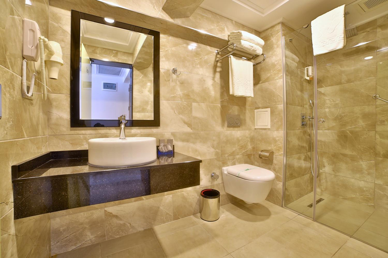 Bathroom 4, Sorriso Hotel Due, Fatih