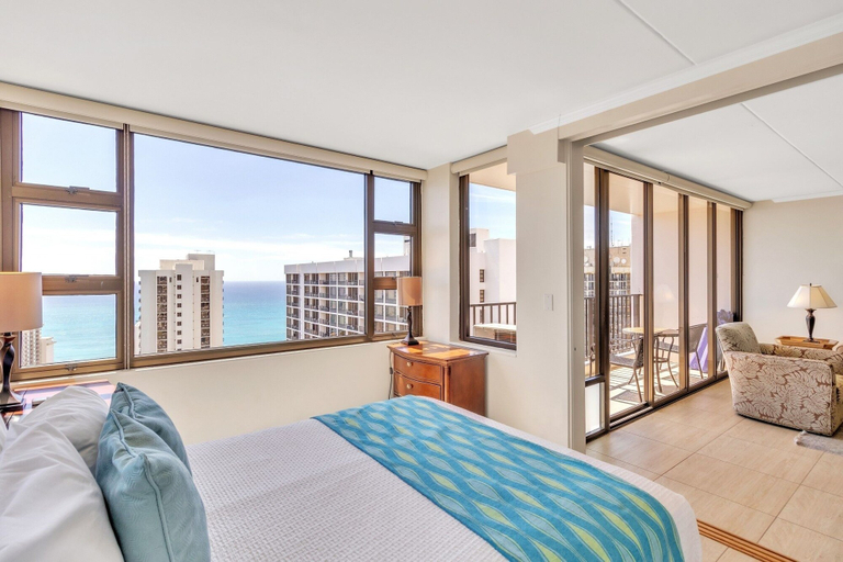 Bedroom 3, 37th Floor Condo with Sweeping Ocean Views & Free parking!, Honolulu
