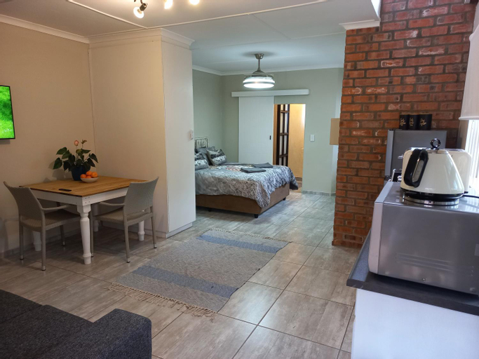 Bedroom 1, Lazy Days Apartments - Jeffreys Bay, Cacadu