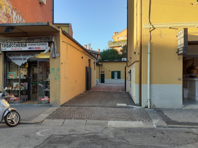Others 4, Corte Sant'Orsola 4, Bologna
