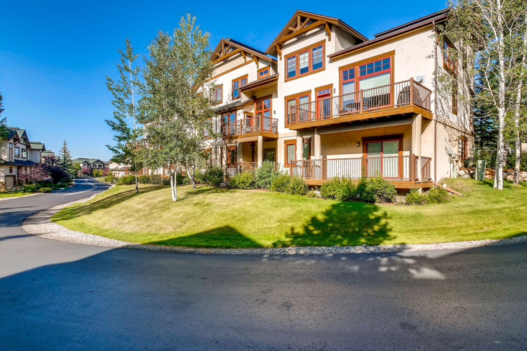 Exterior & Views 2, EagleRidge Lodge & Townhomes, Routt