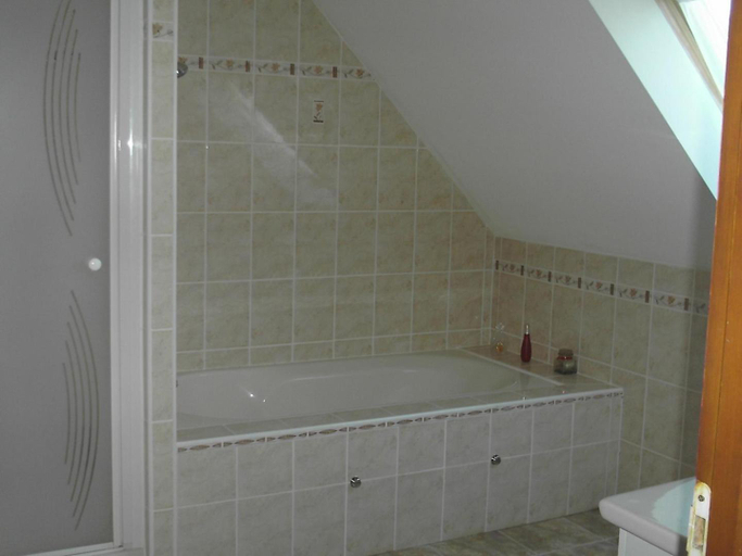 Bathroom 2, La Roseraie, Finistère