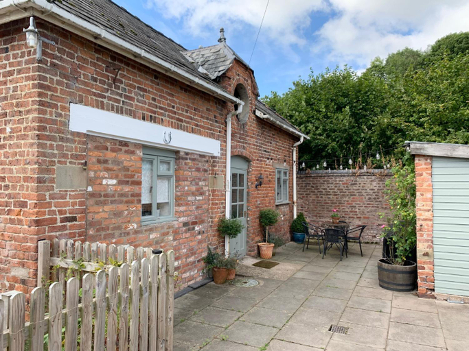 Others 4, The Little Coach House in Wales, Powys