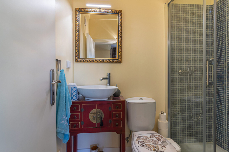 Bathroom 3, Faro Airport Flat 5 by Homing, Faro