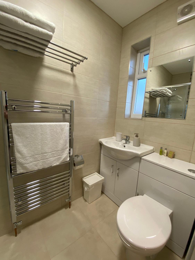 Bathroom 3, The Fordham Inn, Bedfordshire