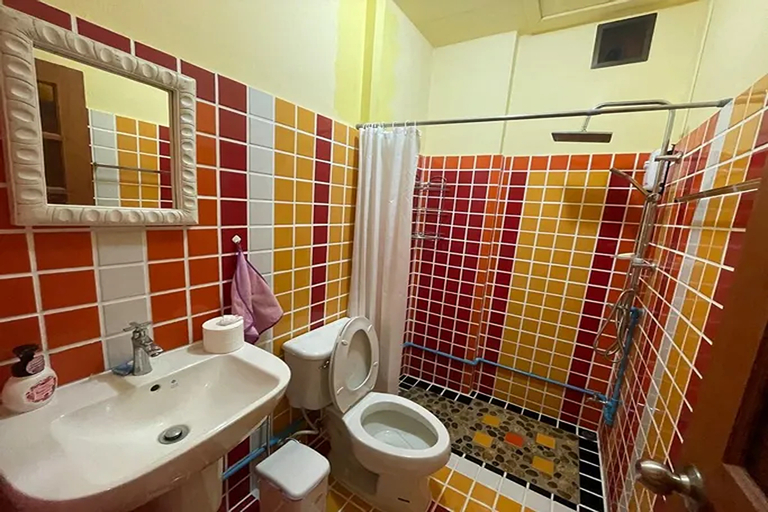 Bathroom 2, Baan Wang Tarn, Hang Dong