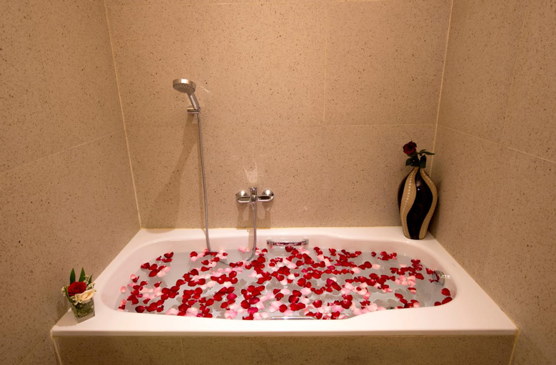 Bathroom 12