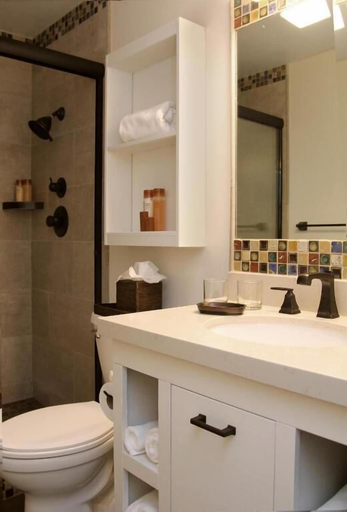 Bathroom 4, The Grand Idyllwild Lodge, Riverside