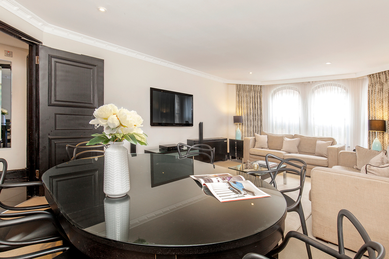Food & Drinks, Mayfair House, London
