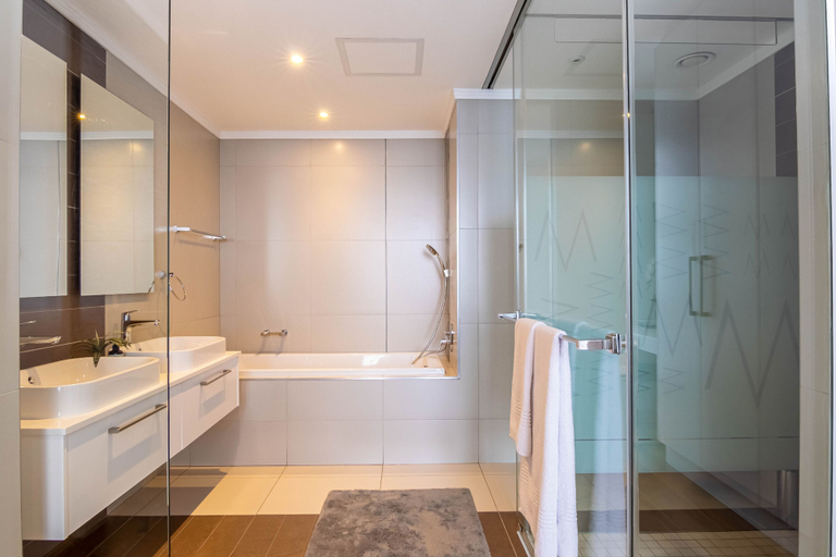 Bathroom, Sandton Smart Apartment Seventeen, City of Johannesburg