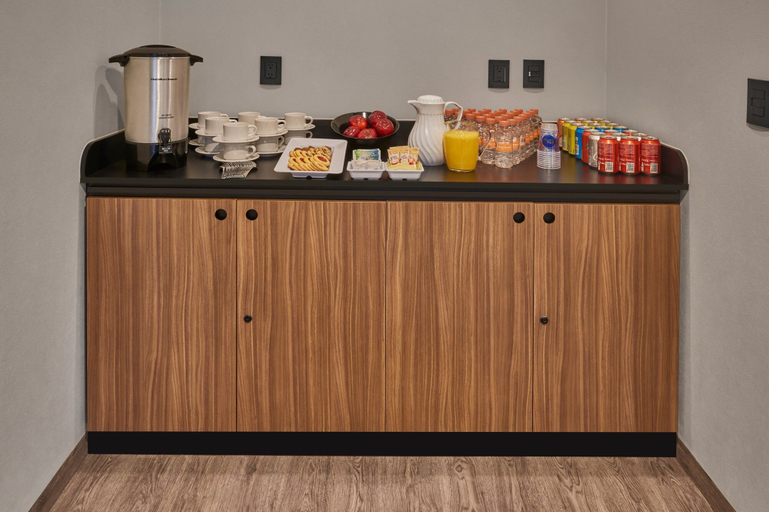 Food & Drinks 5, City Express Plus by Marriott Leon Centro de Convenciones, León