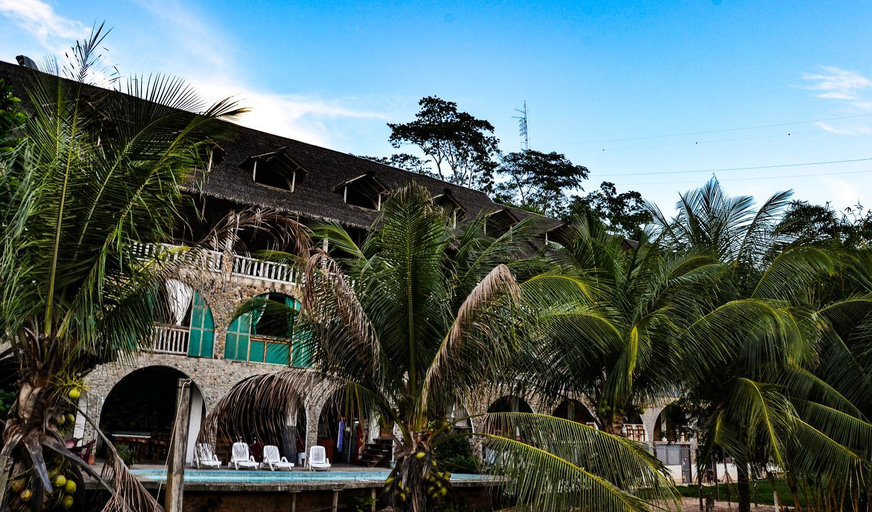 Exterior & Views
