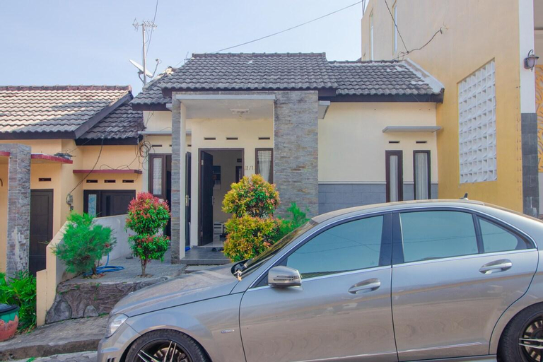Exterior & Views, Villa D&D by Sans Villa, Malang