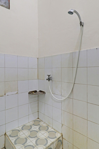Bathroom 3, OYO Life 92685 Kost Arimbi, Bandung
