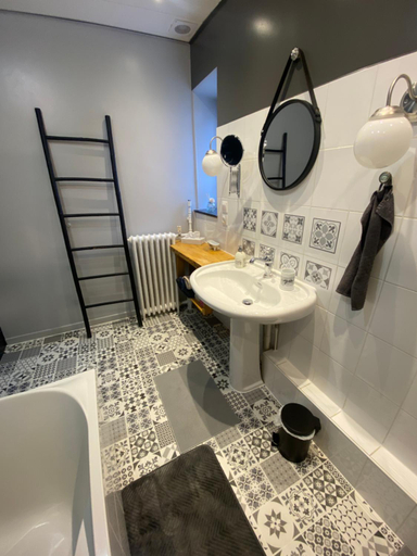 Bathroom 3, Au beau sejour, Ardennes