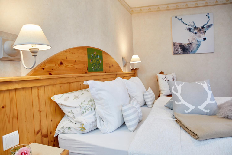 Bedroom 2, Historisches Gastehaus Au Faucon von 1535, Bas-Rhin