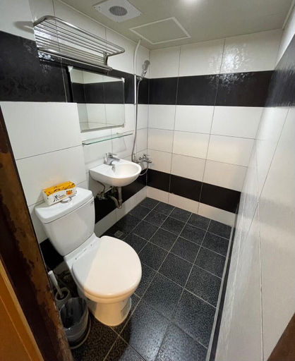 Bathroom 3, Fundi Hotel, Tainan