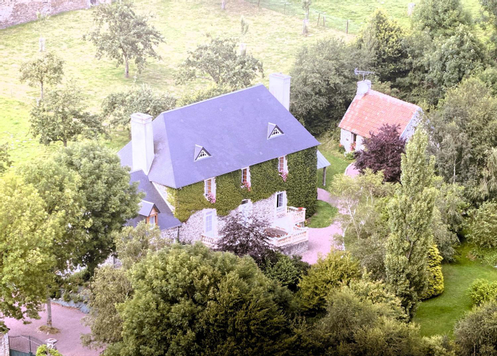Exterior 11