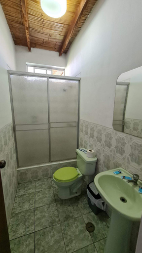 Bathroom, HOSPEDAJE EL CASCABEL, Chincha
