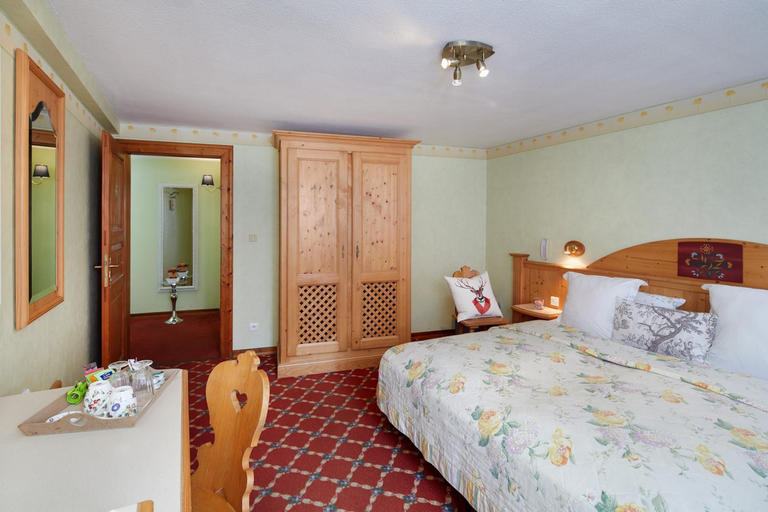 Others 4, Historisches Gastehaus Au Faucon von 1535, Bas-Rhin