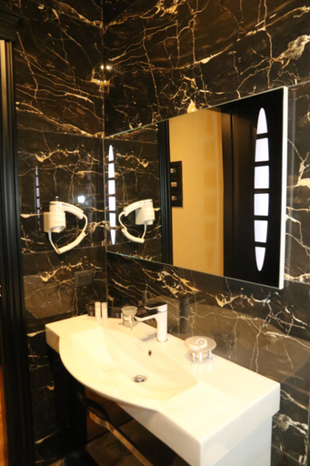 Bathroom 4, Hotel Kloest, Durrësit