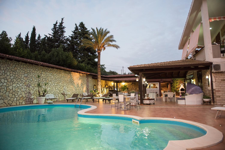 Others 2, Villa Blondie con piscina a Castellammare del Golfo, Trapani