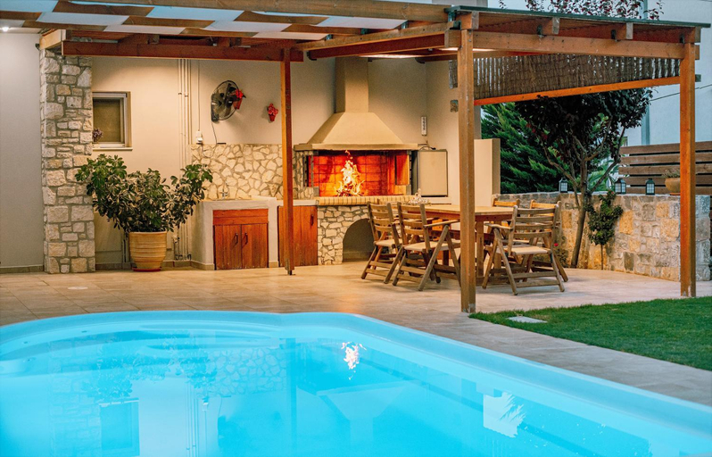 3, Villa Maria with heated pool, next to the beach, Crete