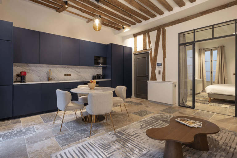 Others 5, Saint Germain Residence, Paris