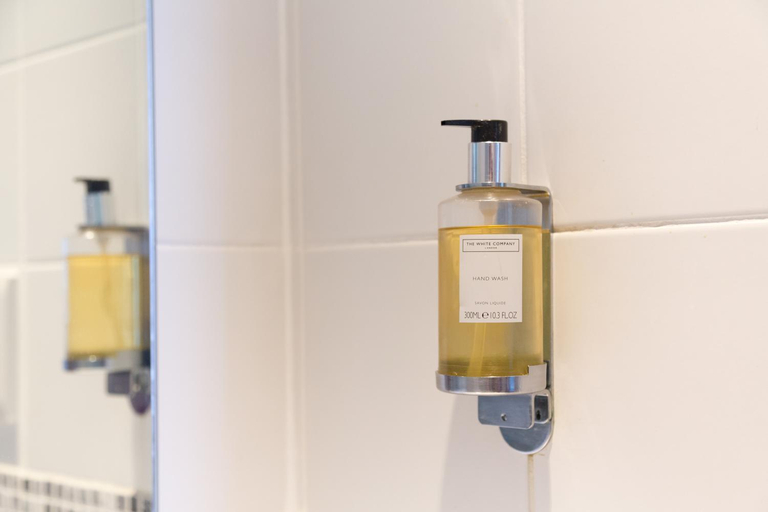 Bathroom 4, Headingley Stadium Hotel, Leeds