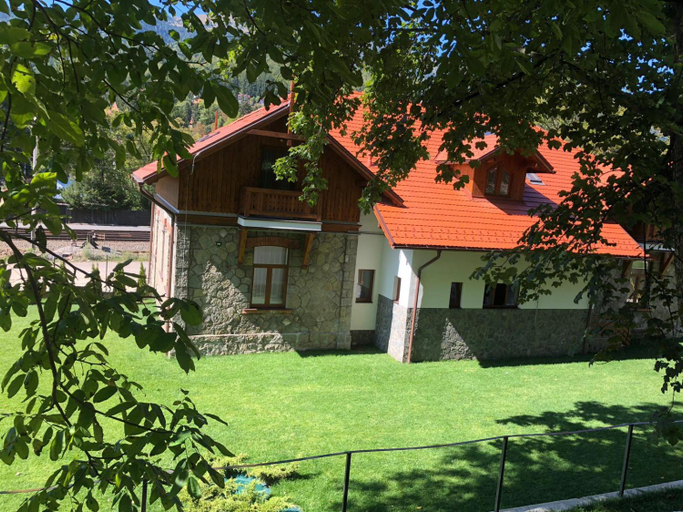 Others 3, Pensiunea Piscul Cainelui, Sinaia